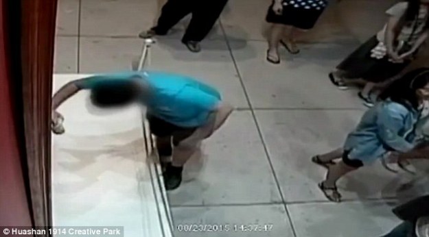 Taipei, Aug. 24 (CNA) A Taiwanese boy on Sunday punched a hole in an extremely valuable Paolo Porpora painting at a Taipei exhibition after apparently tripping and trying to catch his balance on the artwork, according to the surveillance tape provided by the organizers on Monday. The 12-year-old boy may have gotten lucky, however, because the organizers will not ask the boy's family to pay for the cost of restoring the damaged painting, displayed as part of "The Face of Leonardo, Images of a Genius" exhibition at Huashan 1914 Creative Park. According to Sun Chi-hsuan (孫紀璿), the head of exhibition co-organizer TST Art of Discovery Co. (京銓藝術), the 200-centimeter tall painting is around 350 years old and valued at over NT$50 million (US$1.5 million). In the tape, the 12-year-old was seen tripping over a rope barrier post while walking near the 17th century oil painting "Flowers." As he stumbled toward the painting, he extended his arms to keep from falling, making contact with the artwork and leaving a hole the size of a fist. Andrea Rossi, curator of the exhibition, was shocked after learning about the incident on Sunday, Sun said, adding that Rossi will discuss restoring the painting in Taiwan with a Taiwanese art restorer on Monday before shipping it back to Italy. Sun said the boy was visiting the exhibition with his mother and was probably not aware of his surroundings because he was focused on the guided tour. According to Sun, the boy was very nervous, but Rossi asked that the boy not be blamed and that the family not be asked to pay for the cost of the restoration. Sun said the organizers will ask the insurance company to cover restoration costs and compensate the owner of the painting. It is the first time that a valuable painting on loan in Taiwan has suffered such major damage. "The Face of Leonardo, Images of a Genius" exhibition is displaying over 50 authentic paintings by prominent artists from the Italian Renaissance period to the 20th century, organizers said. The exhibition was temporarily closed on Monday morning, before reopening in the afternoon. "All 55 paintings in the venue are authentic pieces and they are very rare and precious. Once these works are damaged, they are permanently damaged...we hope that everyone can protect these precious artworks with us," TST Art of Discovery said in a post on the exhibition's official Facebook page. Sun said an 80 centimeter distance was maintained between each painting and visitors so that visitors would not get too close to the artwork. When the incident occurred, there were around 200 to 300 visitors in the venue, within the allowed limit, he said.  (By Christie Chen and Sabine Cheng)