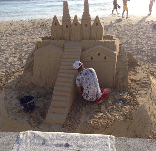 Dutch holiday goers destroying this man's sand sculpture Poor man. He's building it up again. Read more at http://www.liveleak.com/view?i=d4b_1440077690&use_old_player=1#TFM0VmCjeZrzVAOh.99